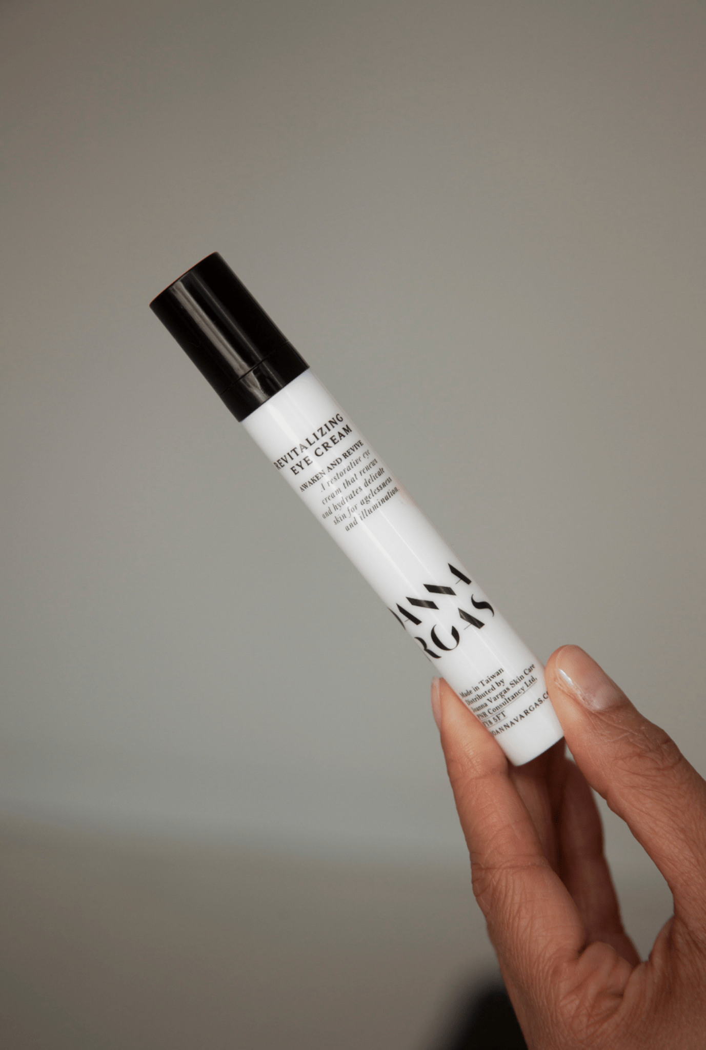 How to De-puff The Eye Area - Joanna Vargas