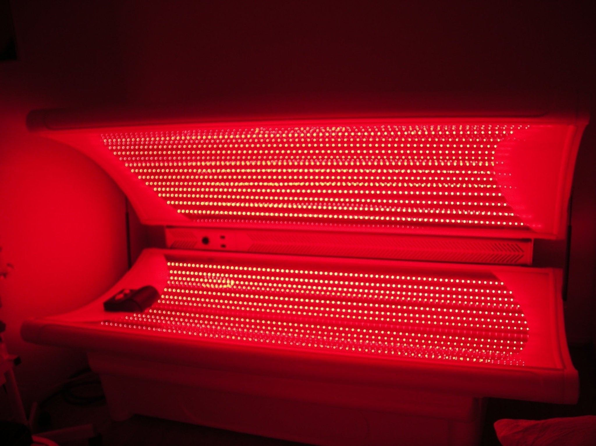 LED Light Therapy Can Give You Plumper, Firmer, Younger Loking Skin - Joanna Vargas